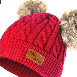 Pom Pom Red  Hat